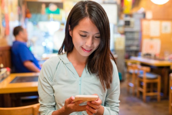 社交APP日引几千男粉的另类玩法